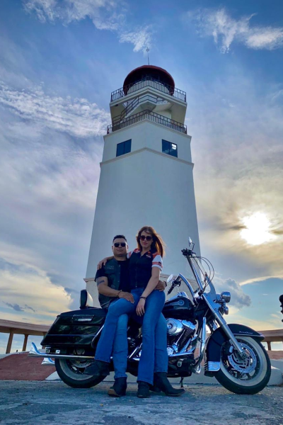 invitaciones digitales para boda originales, fotos románticas en faro, boda inolvidable