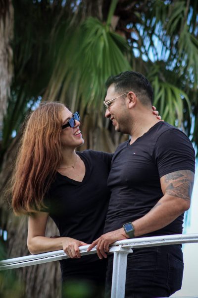 invitaciones digitales elegantes, boda romántica en exteriores, sesión de novios